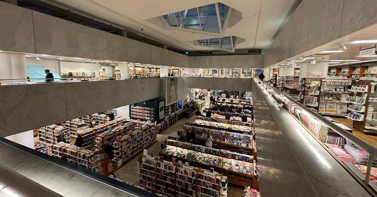 Adlibris utökar fysiska bokhandlar trots digital utveckling