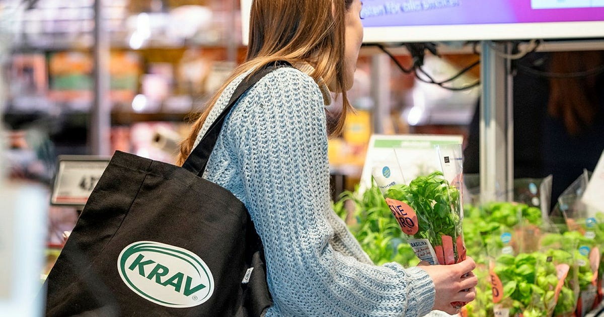 Sverige backar i ekologisk försäljning medan Danmark växer